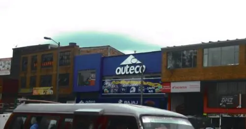 AUTECO AVENIDA PRIMERA DE MAYO AUTECO AVENIDA PRIMERA DE MAYO